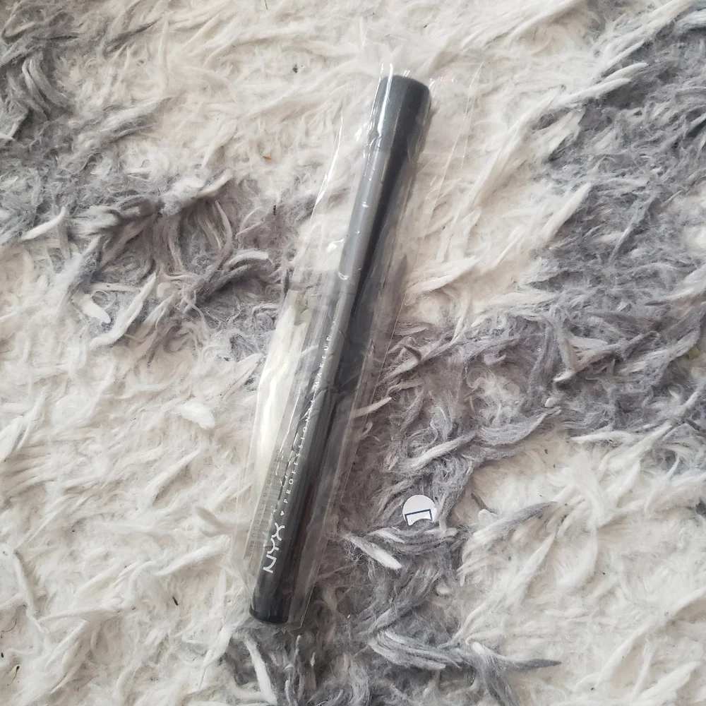 NYX Pro Contour Brush